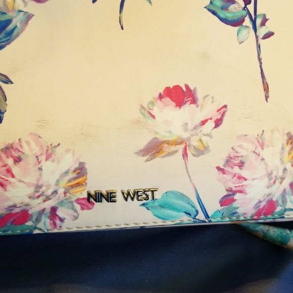 Purse - Picture 2 of 3